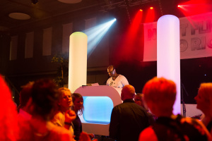 Personeelsevent in IJsseldeltacenter met DJ Orlando